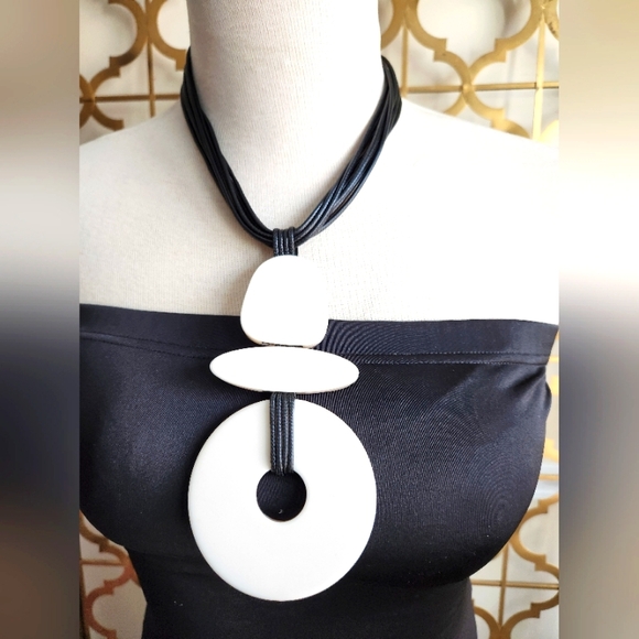Reversible Black and White Statement Necklace - Picture 7 of 16